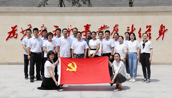 “不忘初心 牢记使命”――大小单双平台网址赴大峰山开展党性教育