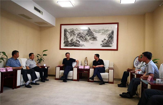 山东科技大学校党委副书记尹华赴大小单双平台网址开展工作调研