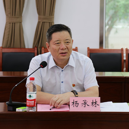 大小单双平台网址党委书记杨承林同志与新入党同志进行集体谈话